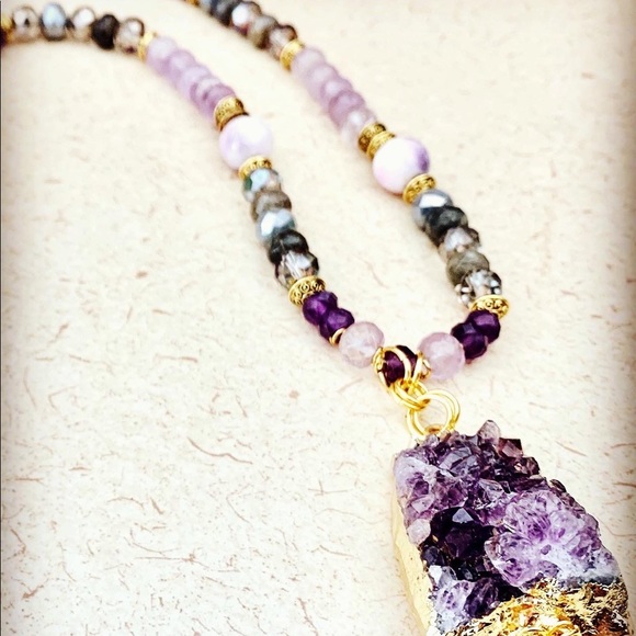 Amethyst, Labradorite, Morganite, Jade & Crystals - Picture 6 of 7